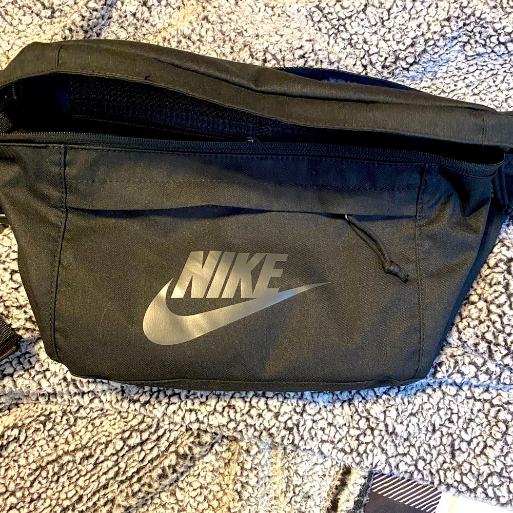 Nike Hip Tech Pack (No counter offers)